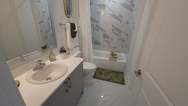 923 E 28th St, Unit B23 in Hialeah, FL - Foto de edificio - Building Photo