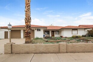 5220 W Christy Dr in Glendale, AZ - Building Photo