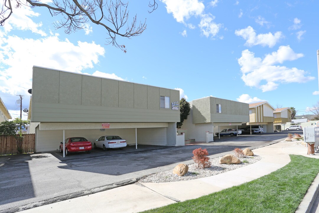 Ashland Ave Apartments in Simi Valley, CA - Foto de edificio