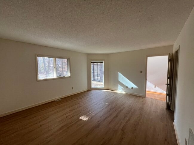 303 Lake Pointe Dr in Roanoke Rapids, NC - Building Photo - Building Photo