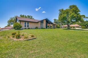 2013 S Lakeshore Dr in Rockwall, TX - Building Photo