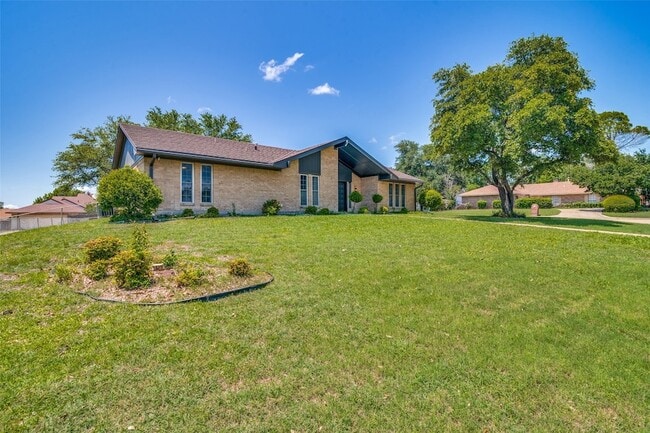 property at 2013 S Lakeshore Dr