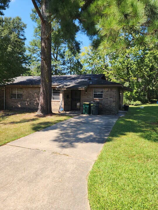 2306 Dorchester Dr, Unit A in Little Rock, AR - Foto de edificio