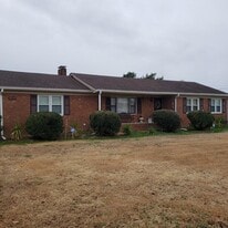 2969 NC-33 in Greenville, NC - Building Photo