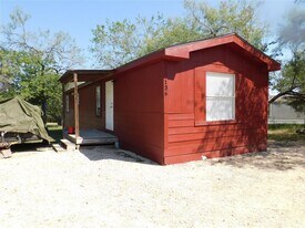 136 Bullfrog Holler Rd in Dale, TX - Building Photo