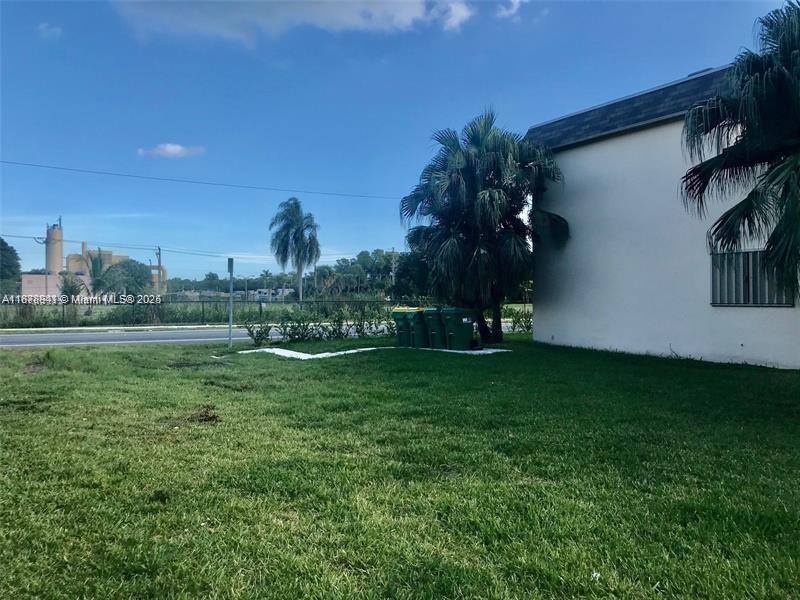 1449 N 14th Way in Hollywood, FL - Building Photo