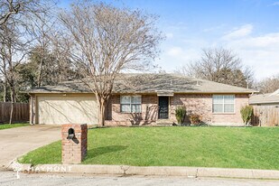 403 Vernon Castle Ave in Benbrook, TX - Building Photo