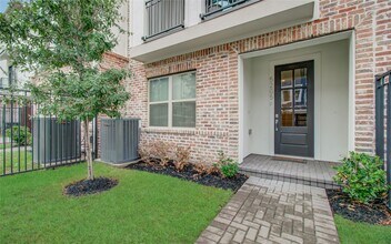 5205 Allen St in Houston, TX - Building Photo - Building Photo