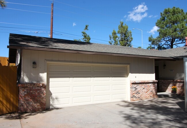 1990 Camino Redondo in Los Alamos, NM - Building Photo - Building Photo