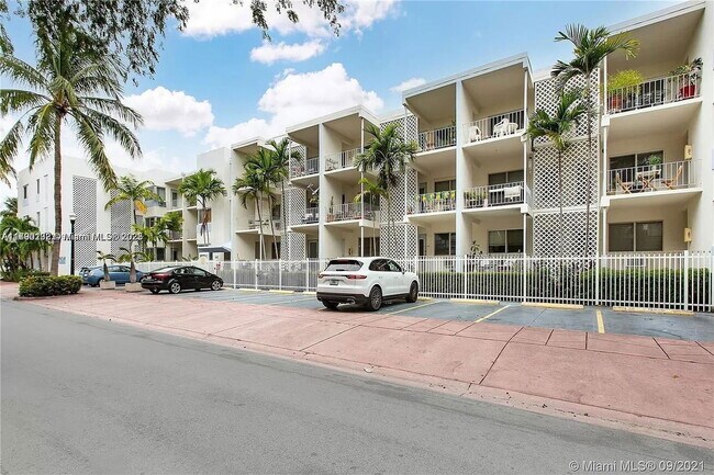 property at 641 Española Wy