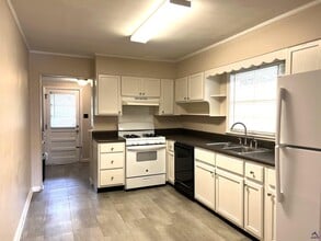 230 Roycrest Dr in Macon, GA - Building Photo - Building Photo