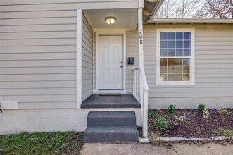 708 E Gandy St in Denison, TX - Building Photo - Building Photo