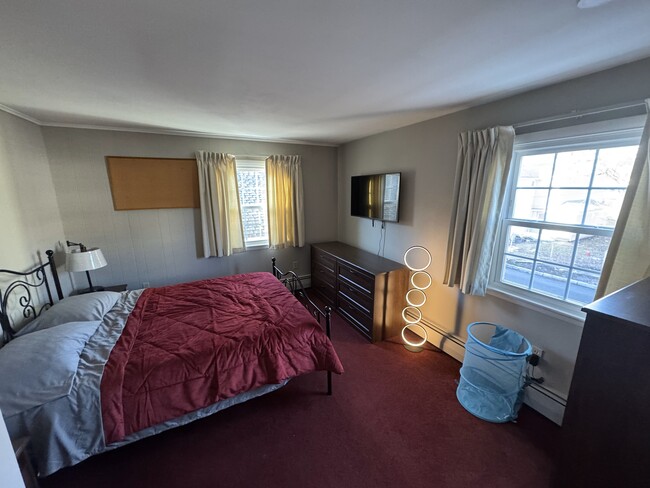 109 Oxford St, Unit Fully furnished apartment