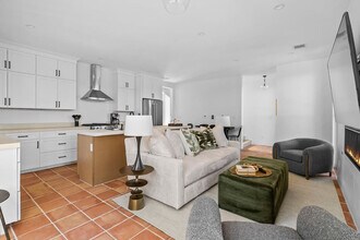 2701 Bumble Bee Dr in Spicewood, TX - Foto de edificio - Building Photo