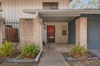 5905 Little Creek Trail in Austin, TX - Building Photo - Building Photo