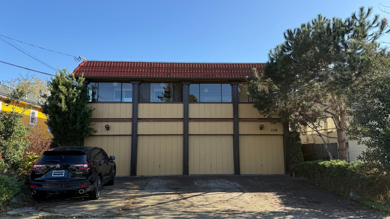 1118 Broadway in Alameda, CA - Building Photo