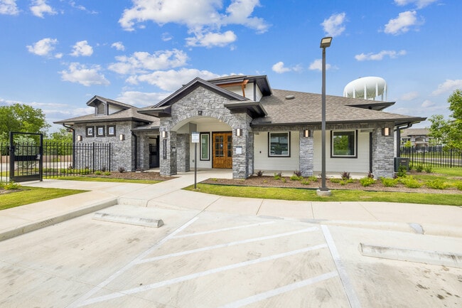 Vista at Silver Oaks in San Antonio, TX - Foto de edificio - Building Photo