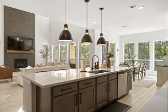 161 Hbr Hls Dr in Willis, TX - Foto de edificio - Building Photo