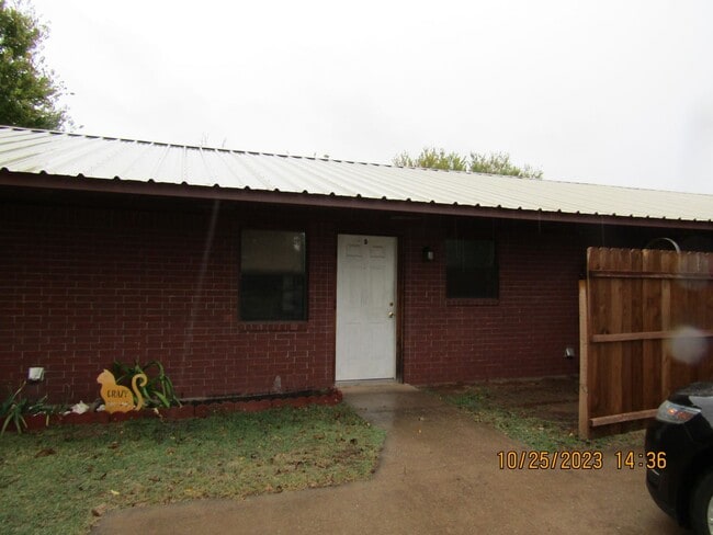 401 6th St in Cache, OK - Building Photo - Building Photo