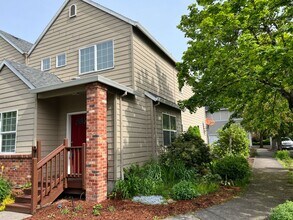 533 NE Suttle St in Portland, OR - Building Photo - Building Photo