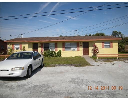 1018 N 25th St in Fort Pierce, FL - Building Photo