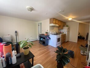 422 Franklin St, Unit 1 in Cambridge, MA - Foto de edificio - Building Photo
