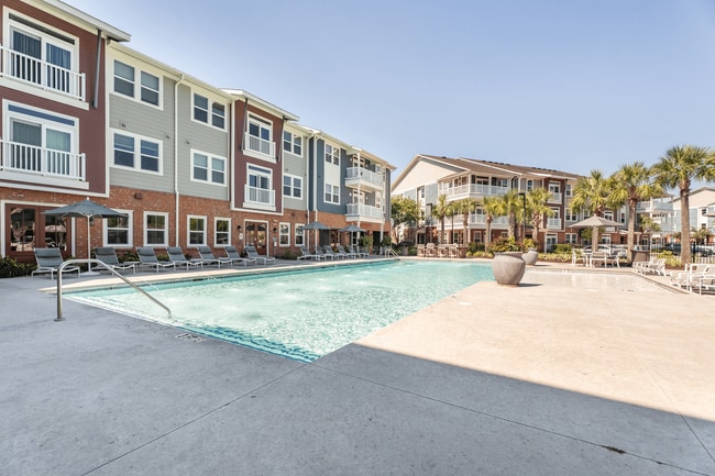 Parkside at the Highlands Apartments in Savannah, GA - Building Photo - Building Photo