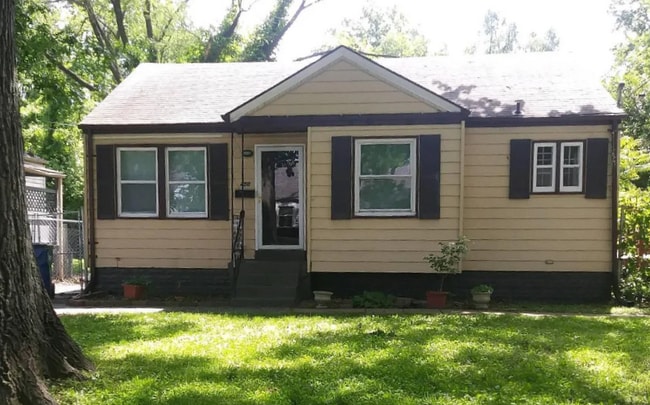 property at 450 S Dade Ave