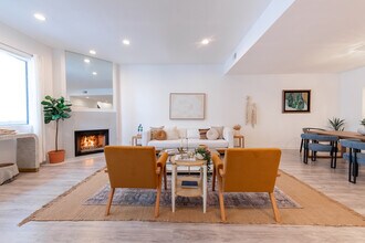 839 Larrabee St, Unit 6 in West Hollywood, CA - Building Photo - Building Photo