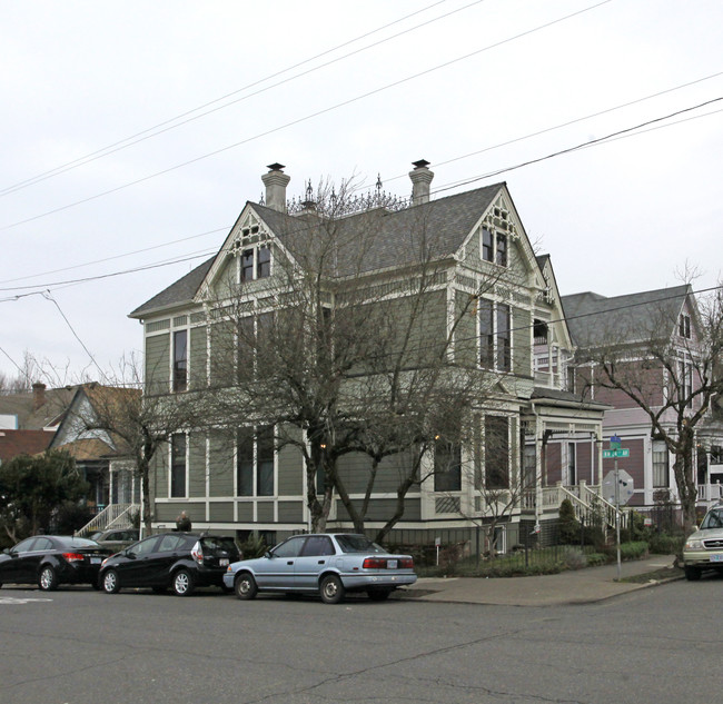 2387 NW Kearney in Portland, OR - Building Photo - Building Photo