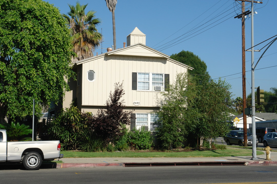 4485 Hazeltine Ave in Sherman Oaks, CA - Building Photo