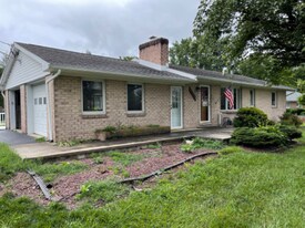 17321 Amber Dr in Hagerstown, MD - Building Photo