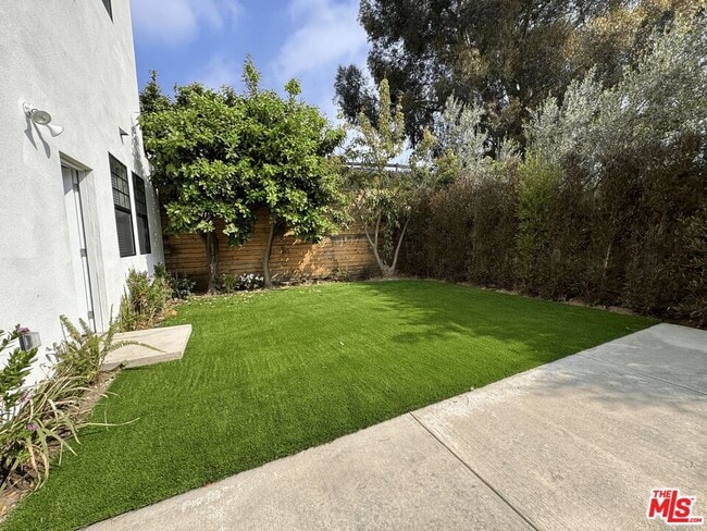 2134 Magnolia Ave in Los Angeles, CA - Building Photo - Building Photo