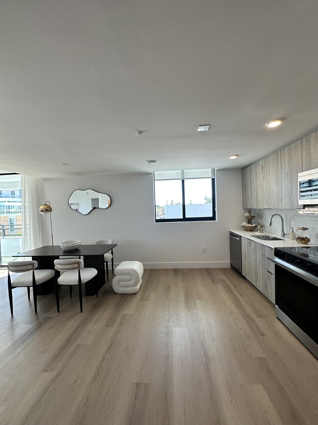 2501 Jackson St, Unit A in Hollywood, FL - Building Photo - Building Photo