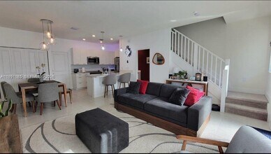 4675 NW 83rd Pky in Doral, FL - Building Photo - Building Photo