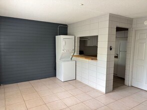 881 Violet St in Baton Rouge, LA - Building Photo - Building Photo