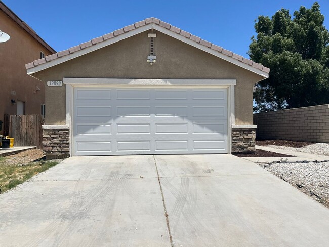13892 Summerwind St in Victorville, CA - Building Photo - Building Photo