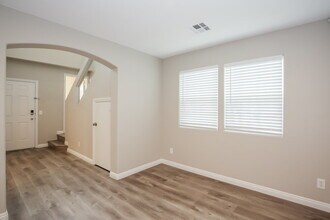 7706 Unicorn Tapestry Ct in Las Vegas, NV - Foto de edificio - Building Photo