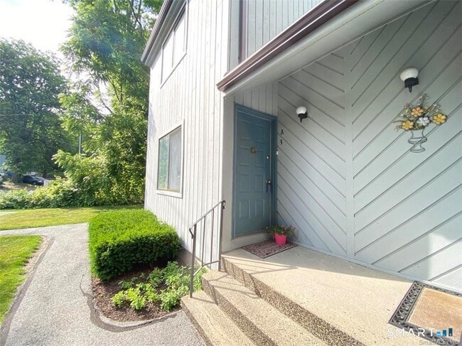 19 Somers St in Danbury, CT - Building Photo - Building Photo