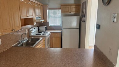 2319 W 60th St in Hialeah, FL - Building Photo - Building Photo