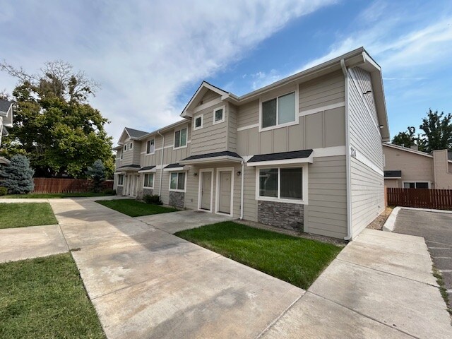 1224 Ivy St in Nampa, ID - Building Photo