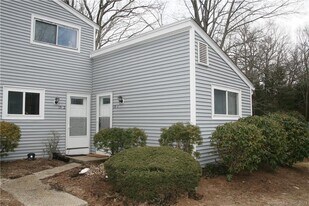 15 Kent Ct in Ashford, CT - Building Photo