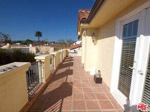 1644 Hi Point St in Los Angeles, CA - Building Photo - Building Photo