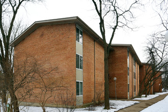 5850 Forest View Rd in Lisle, IL - Building Photo - Building Photo