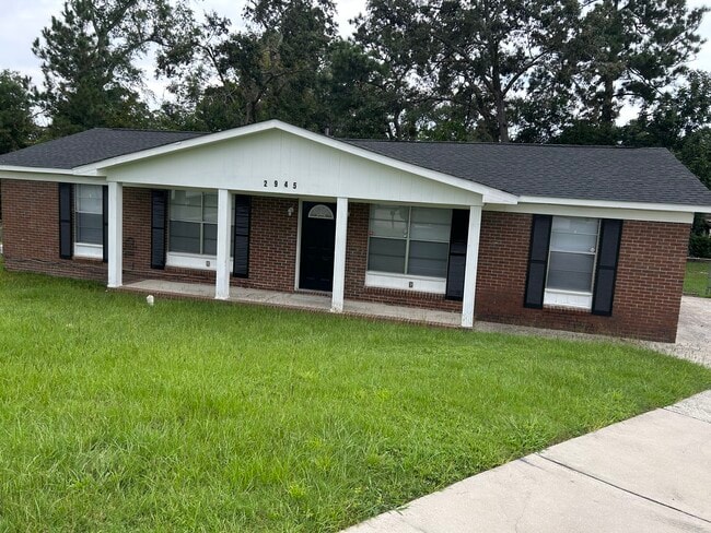 property at 2945 Rollingwood Dr