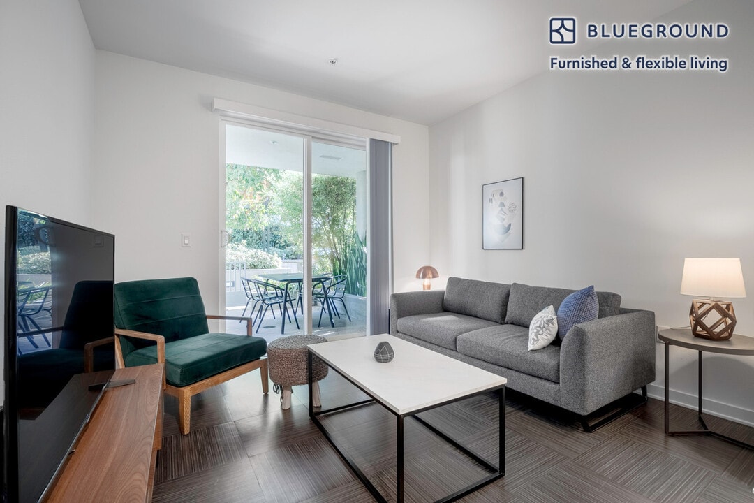 13488 Maxella Ave-Unit -FL2-ID213 in Marina Del Rey, CA - Building Photo