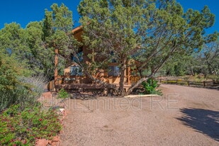 35 Pierce Dr in Sedona, AZ - Building Photo