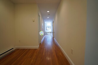 1298 Commonwealth Avenue, Unit E in Boston, MA - Building Photo - Building Photo