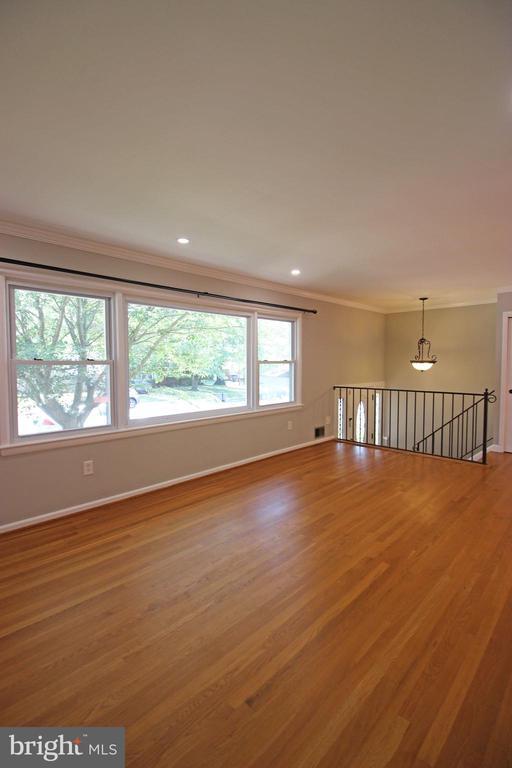 102 Yeonas Dr SE in Vienna, VA - Foto de edificio - Building Photo