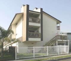 751 Cerritos Ave in Long Beach, CA - Building Photo